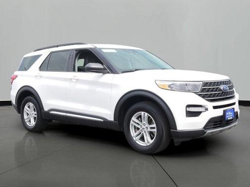White Metallic 2023 Ford Explorer XLT
