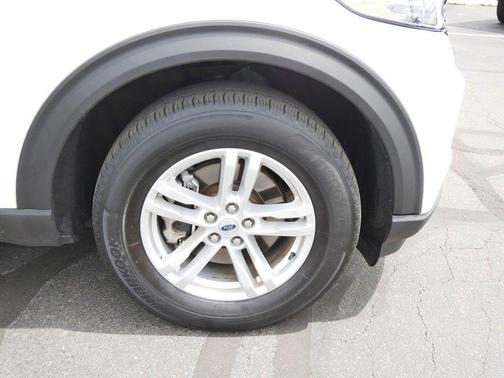 White Metallic 2023 Ford Explorer XLT