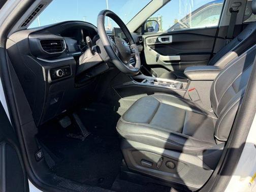 White Metallic 2023 Ford Explorer XLT