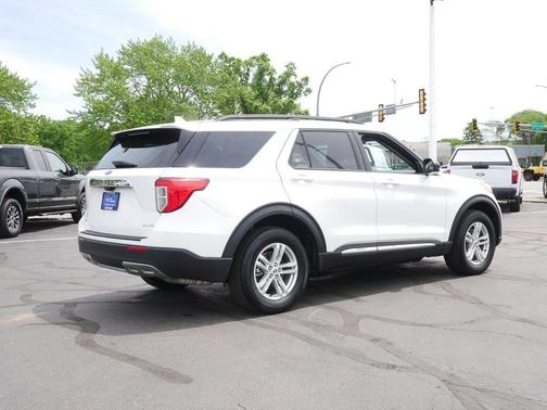 White Metallic 2023 Ford Explorer XLT