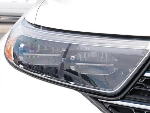 White Metallic 2023 Ford Explorer XLT