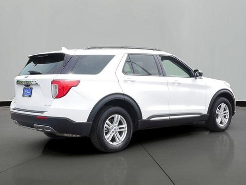 White Metallic 2023 Ford Explorer XLT