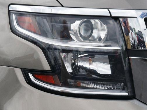 Pepperdust Metallic 2017 Chevrolet Suburban LT