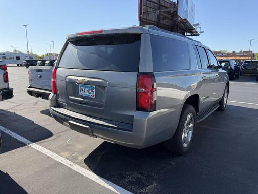 Pepperdust Metallic 2017 Chevrolet Suburban LT