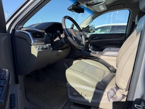 Pepperdust Metallic 2017 Chevrolet Suburban LT