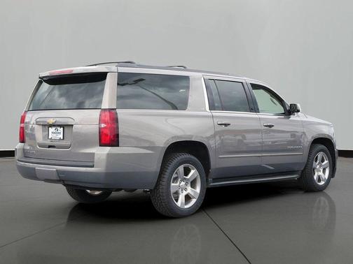 Pepperdust Metallic 2017 Chevrolet Suburban LT