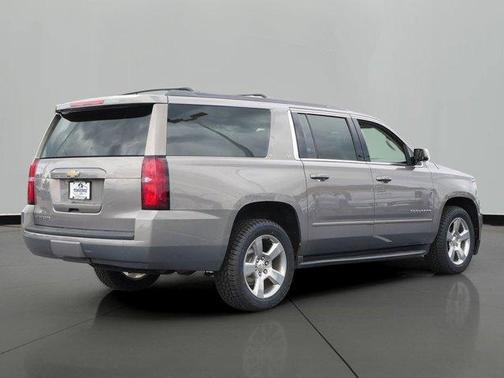 Pepperdust Metallic 2017 Chevrolet Suburban LT