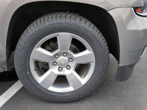 Pepperdust Metallic 2017 Chevrolet Suburban LT