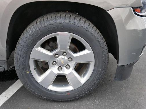Pepperdust Metallic 2017 Chevrolet Suburban LT