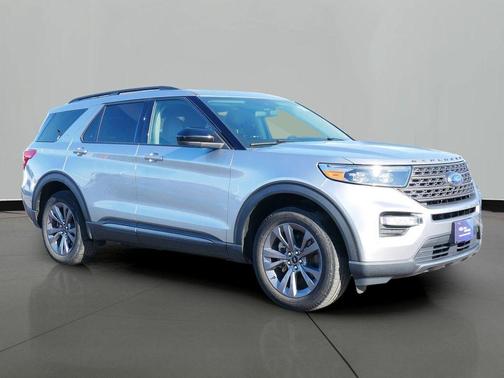 Silver Metallic 2022 Ford Explorer XLT