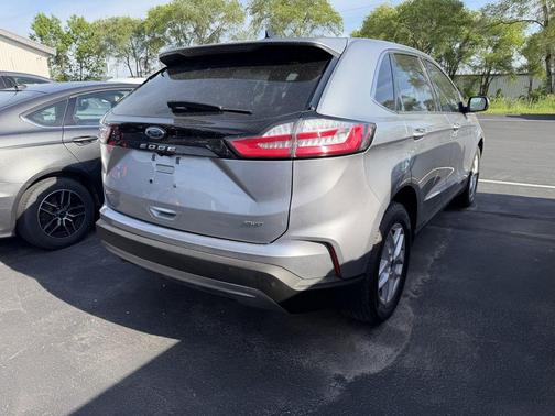 Silver Metallic 2022 Ford Edge SEL