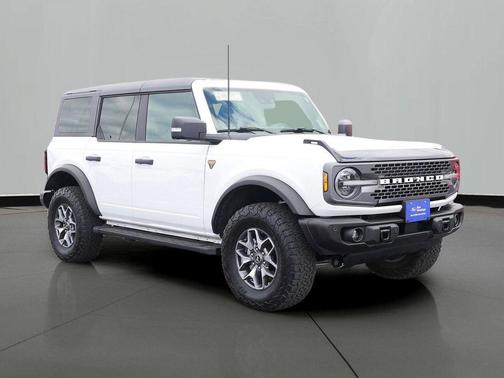 Oxford White 2023 Ford Bronco Badlands
