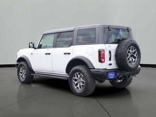 Oxford White 2023 Ford Bronco Badlands