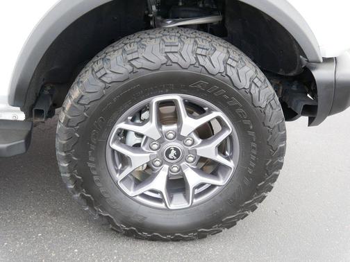 Oxford White 2023 Ford Bronco Badlands