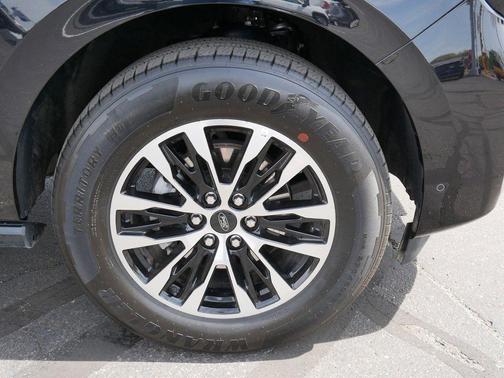 Black Metallic 2025 Ford Expedition Max Platinum