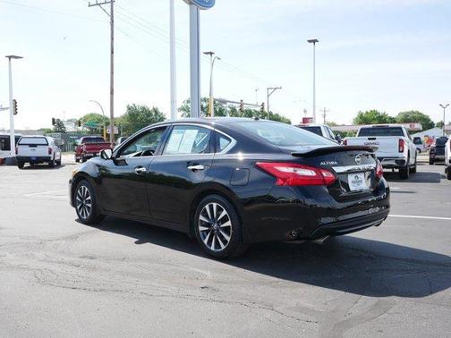 Black 2017 Nissan Altima 2.5 SL