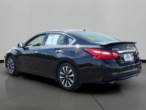 Black 2017 Nissan Altima 2.5 SL