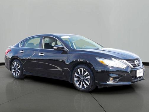 Black 2017 Nissan Altima 2.5 SL