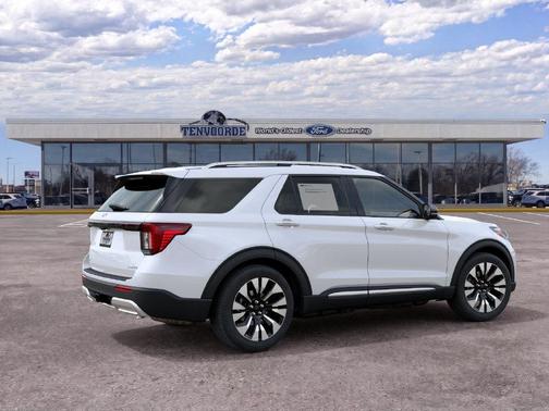 Star White 2027 Ford Explorer Platinum