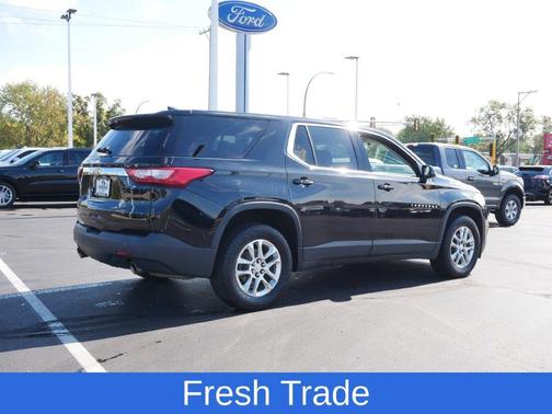 Mosaic Black Metallic 2018 Chevrolet Traverse LS