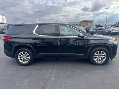 Mosaic Black Metallic 2018 Chevrolet Traverse LS