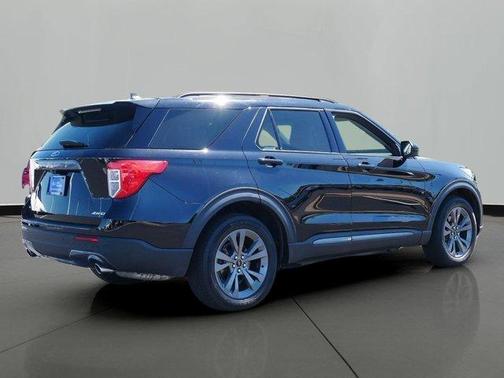 Black Metallic 2022 Ford Explorer XLT