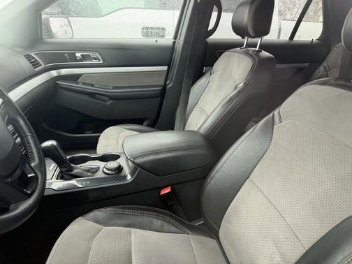 Magnetic 2017 Ford Explorer XLT