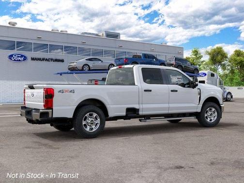 Oxford White 2027 Ford F-250 XLT