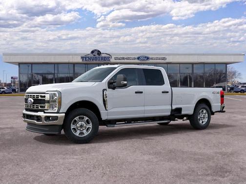 Oxford White 2027 Ford F-250 XLT