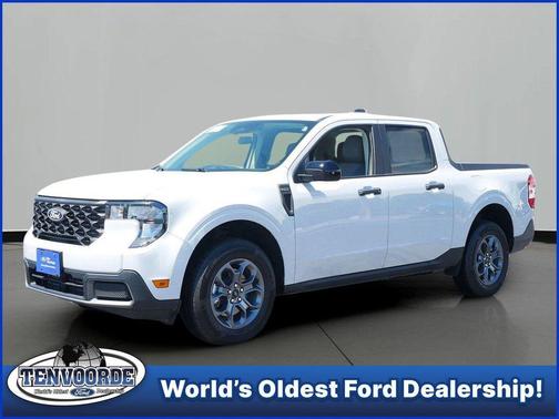 Space White Metallic 2025 Ford Maverick XLT