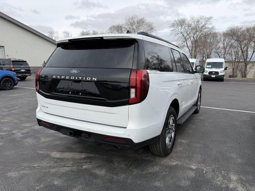 Oxford White 2025 Ford Expedition Active