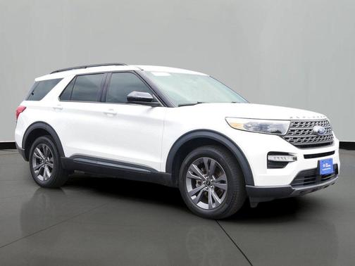 White Metallic 2023 Ford Explorer XLT
