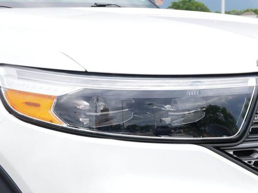 White Metallic 2023 Ford Explorer XLT