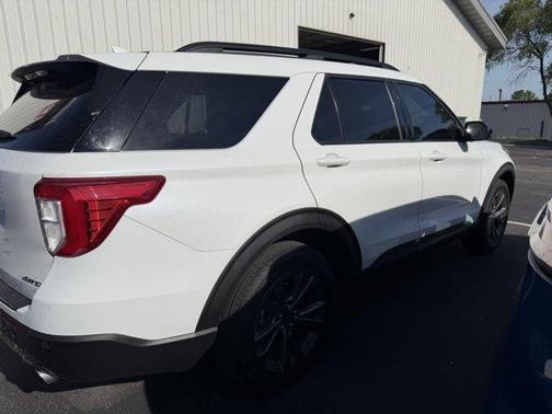 White Metallic 2023 Ford Explorer XLT
