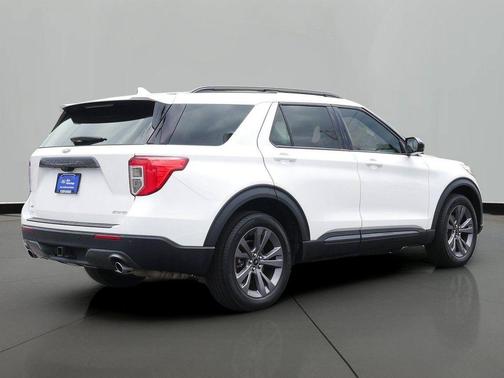 White Metallic 2023 Ford Explorer XLT