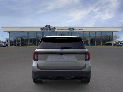 Carbonized Gray Metallic 2026 Ford Explorer ST-Line