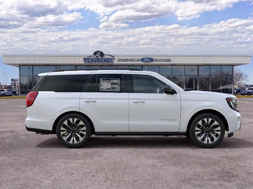 Star White 2027 Ford Expedition Platinum