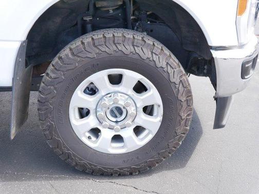 Oxford White 2023 Ford F-250 XLT