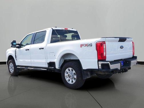 Oxford White 2023 Ford F-250 XLT