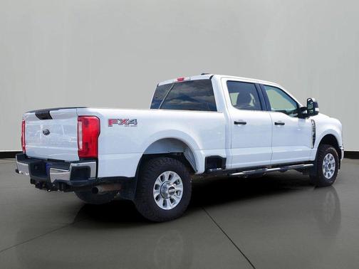 Oxford White 2023 Ford F-250 XLT