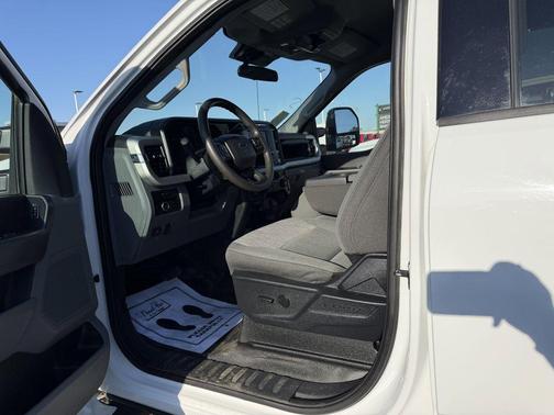 Oxford White 2024 Ford F-350 XLT