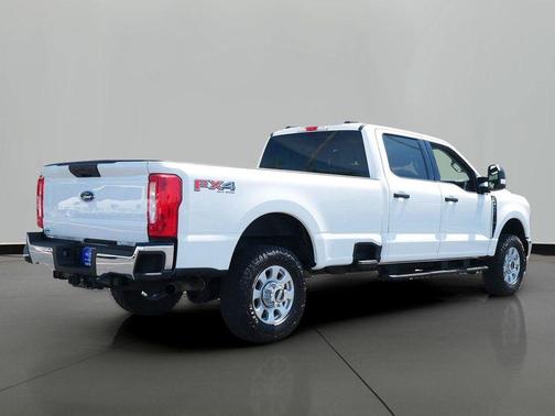 Oxford White 2024 Ford F-350 XLT