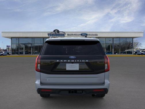 Glacier Gray Metallic 2026 Ford Expedition Max Active