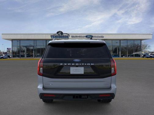 Glacier Gray Metallic 2026 Ford Expedition Max Active