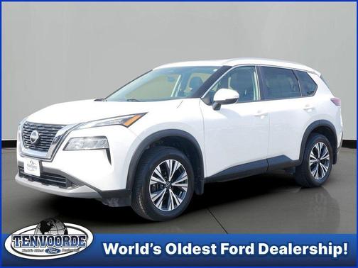 White 2022 Nissan Rogue SV