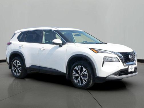 White 2022 Nissan Rogue SV