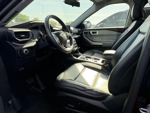 Black Metallic 2023 Ford Explorer XLT
