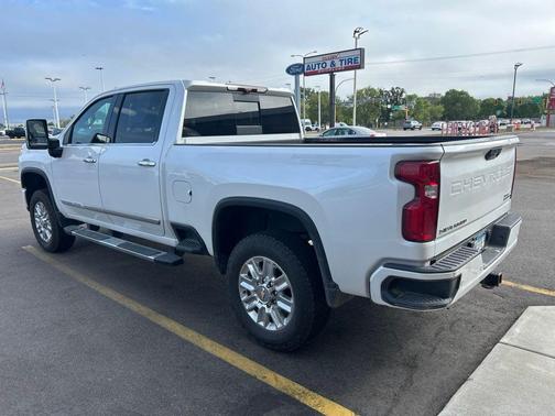 Iridescent Pearl Tricoat 2024 Chevrolet Silverado 3500 High Country