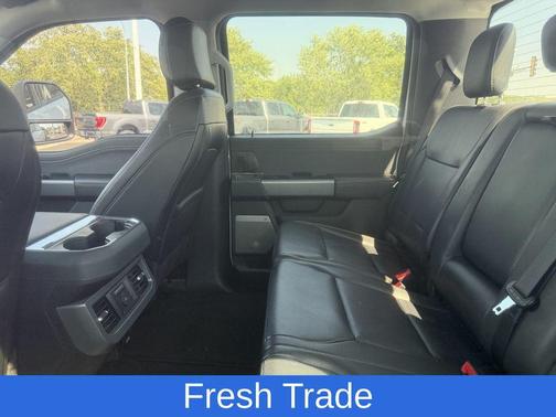 Oxford White 2025 Ford F-250 Lariat
