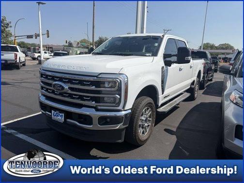 Oxford White 2025 Ford F-250 Lariat